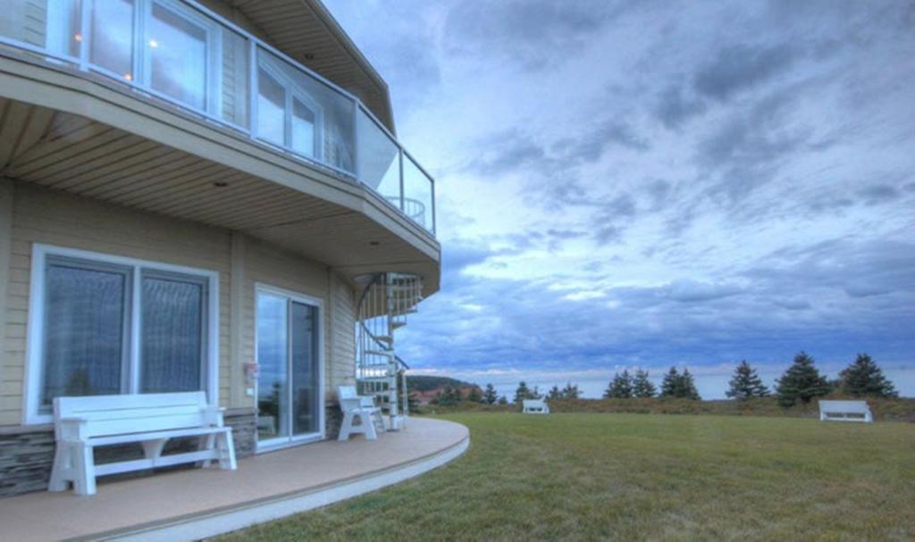 Around The Sea - Cana Da'S Rotating House, Suites & Tours 노스 러스티코 외부 사진