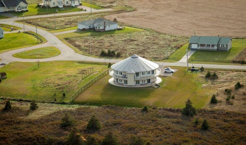Around The Sea - Cana Da'S Rotating House, Suites & Tours 노스 러스티코 외부 사진